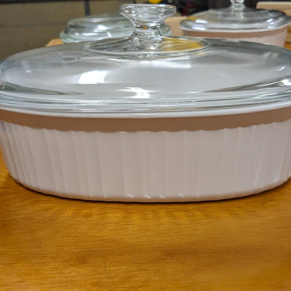 Vintage CorningWare 1.8 Liter French White Casserole w/lid